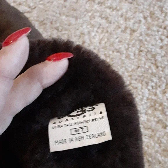 UGG Brown Winter Boots with Patterned Stitching - Picture 8 of 10